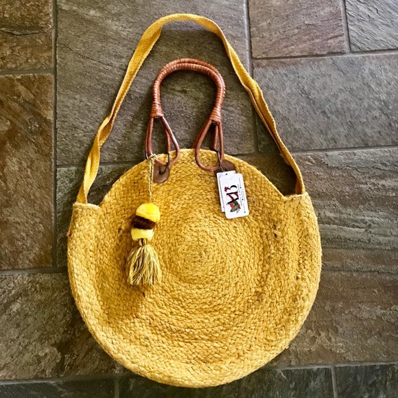 America & Beyond handcrafted circle jute handbag - Picture 2 of 8